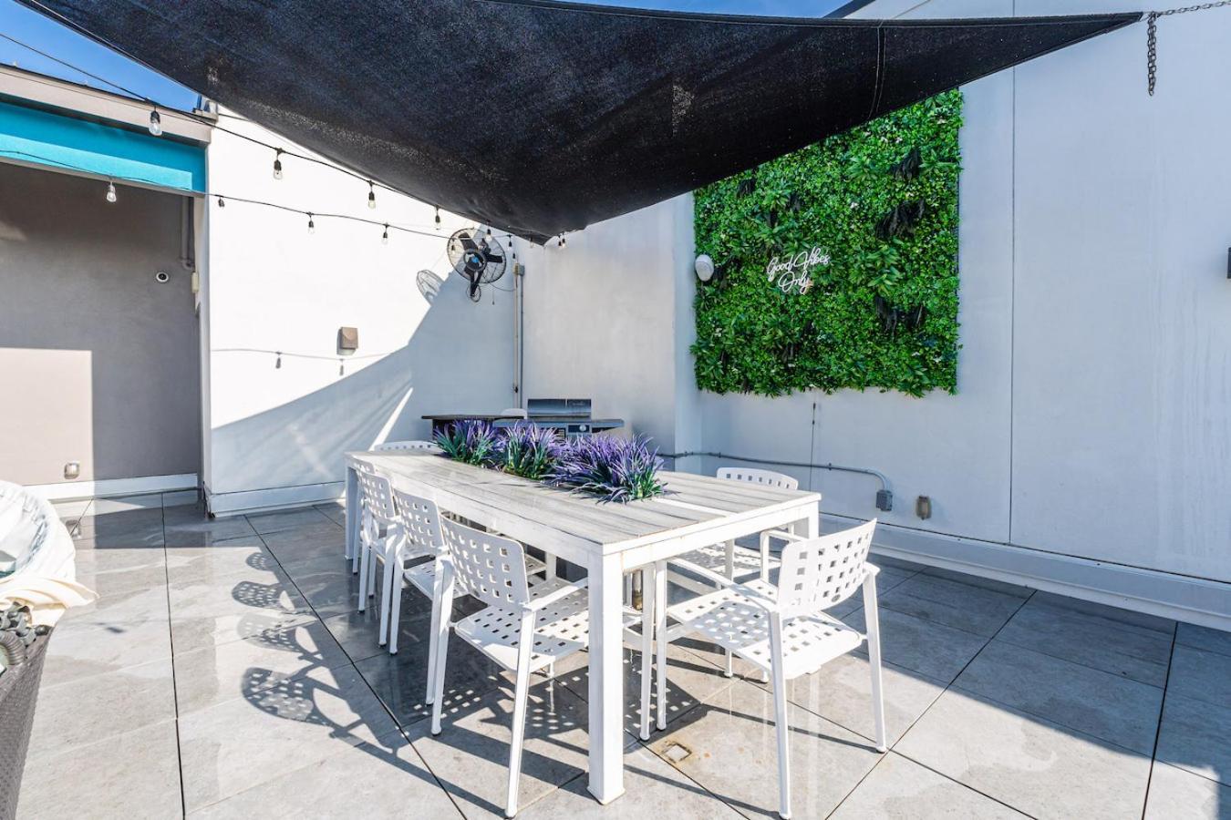 Tropical Field 1 Bed In Downtown With Free Parking Appartement Sint-Petersburg Buitenkant foto