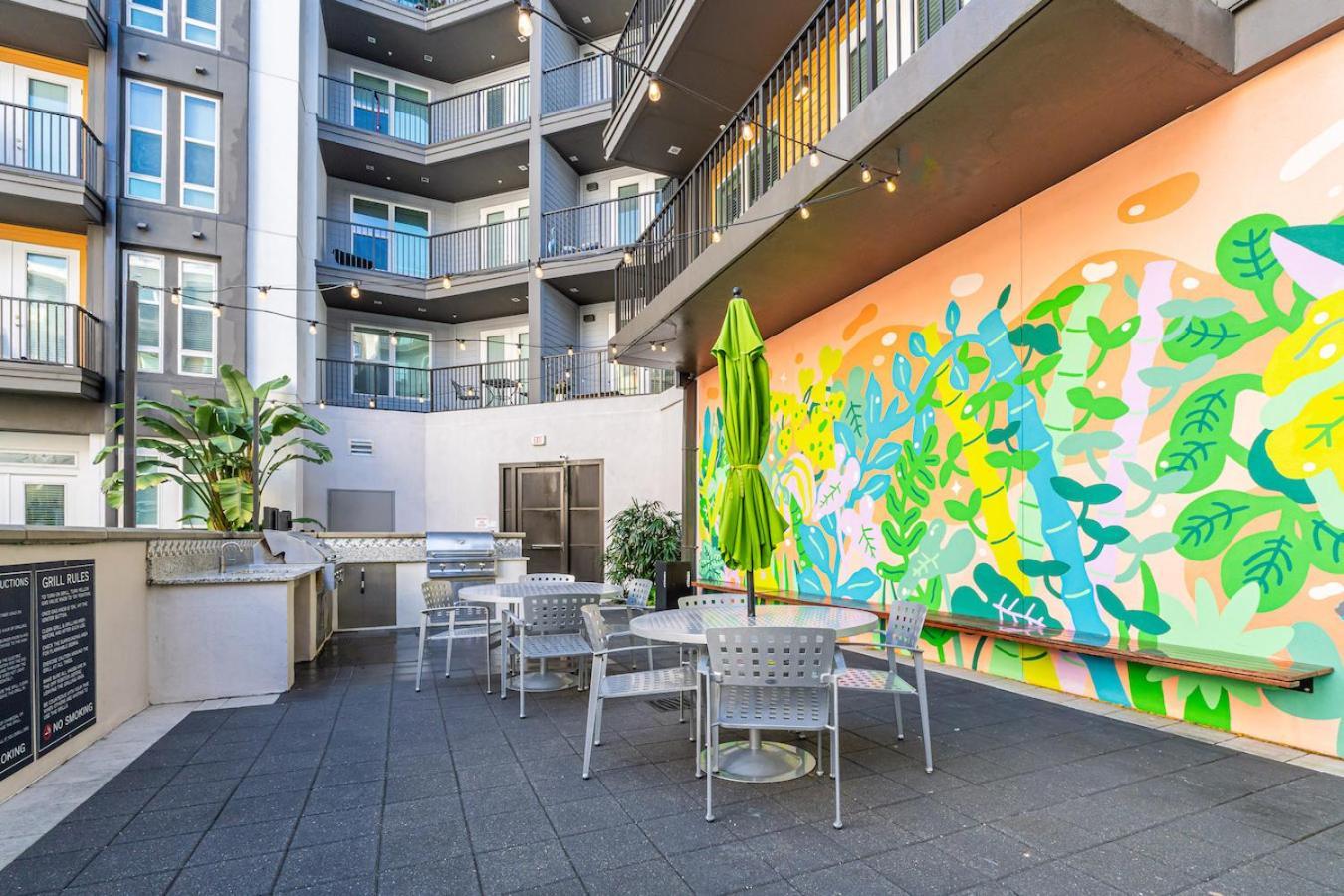Tropical Field 1 Bed In Downtown With Free Parking Appartement Sint-Petersburg Buitenkant foto