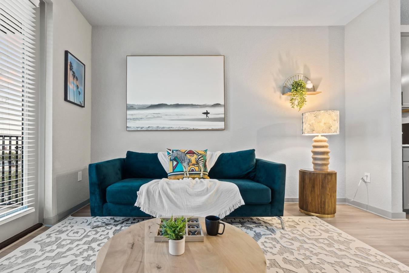 Tropical Field 1 Bed In Downtown With Free Parking Appartement Sint-Petersburg Buitenkant foto