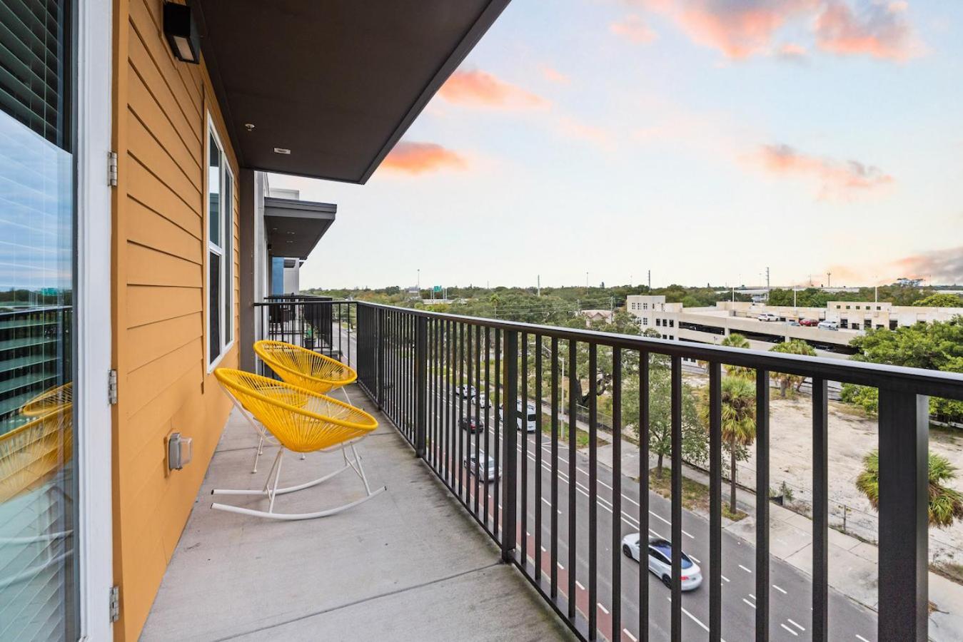 Tropical Field 1 Bed In Downtown With Free Parking Appartement Sint-Petersburg Buitenkant foto