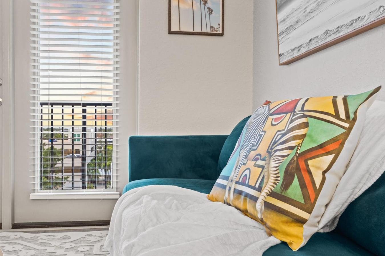 Tropical Field 1 Bed In Downtown With Free Parking Appartement Sint-Petersburg Buitenkant foto
