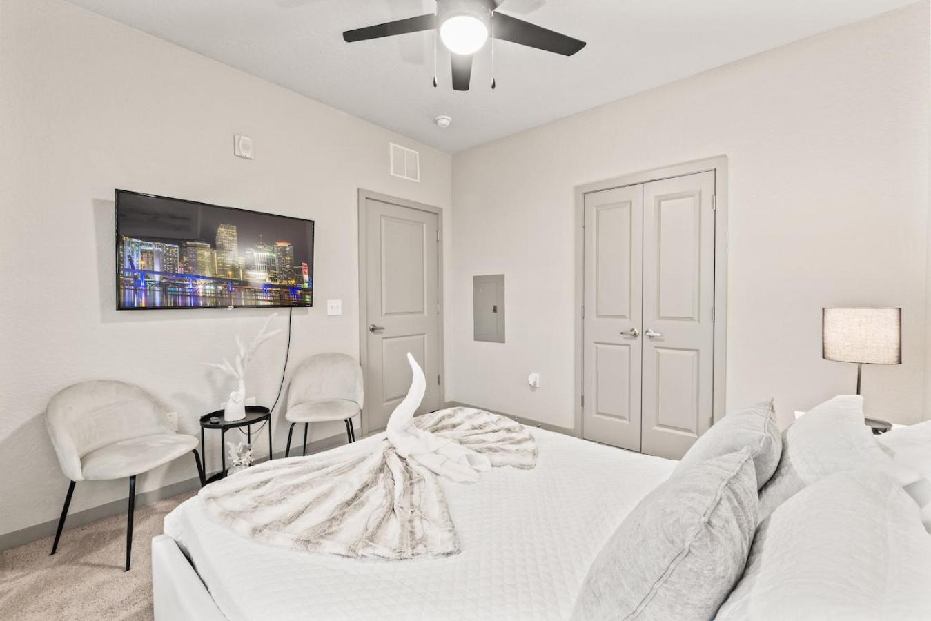 Tropical Field 1 Bed In Downtown With Free Parking Appartement Sint-Petersburg Buitenkant foto