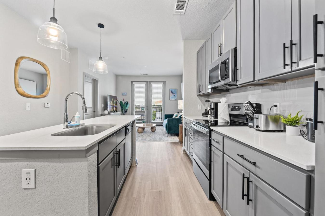 Tropical Field 1 Bed In Downtown With Free Parking Appartement Sint-Petersburg Buitenkant foto