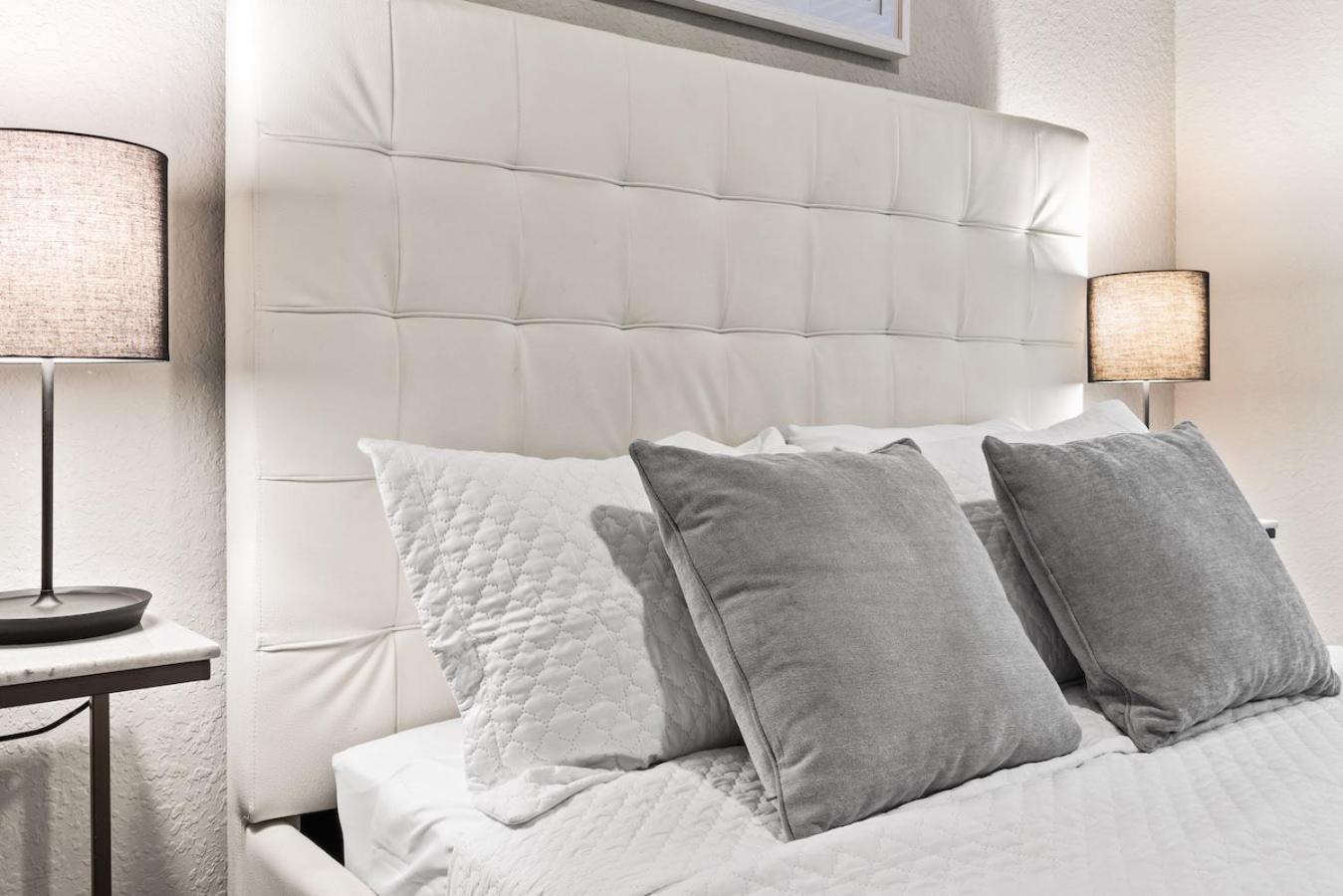 Tropical Field 1 Bed In Downtown With Free Parking Appartement Sint-Petersburg Buitenkant foto