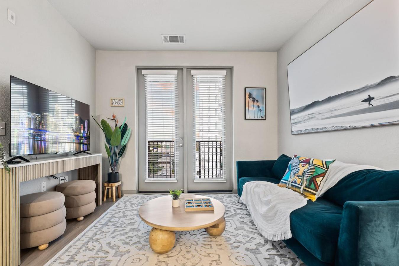 Tropical Field 1 Bed In Downtown With Free Parking Appartement Sint-Petersburg Buitenkant foto