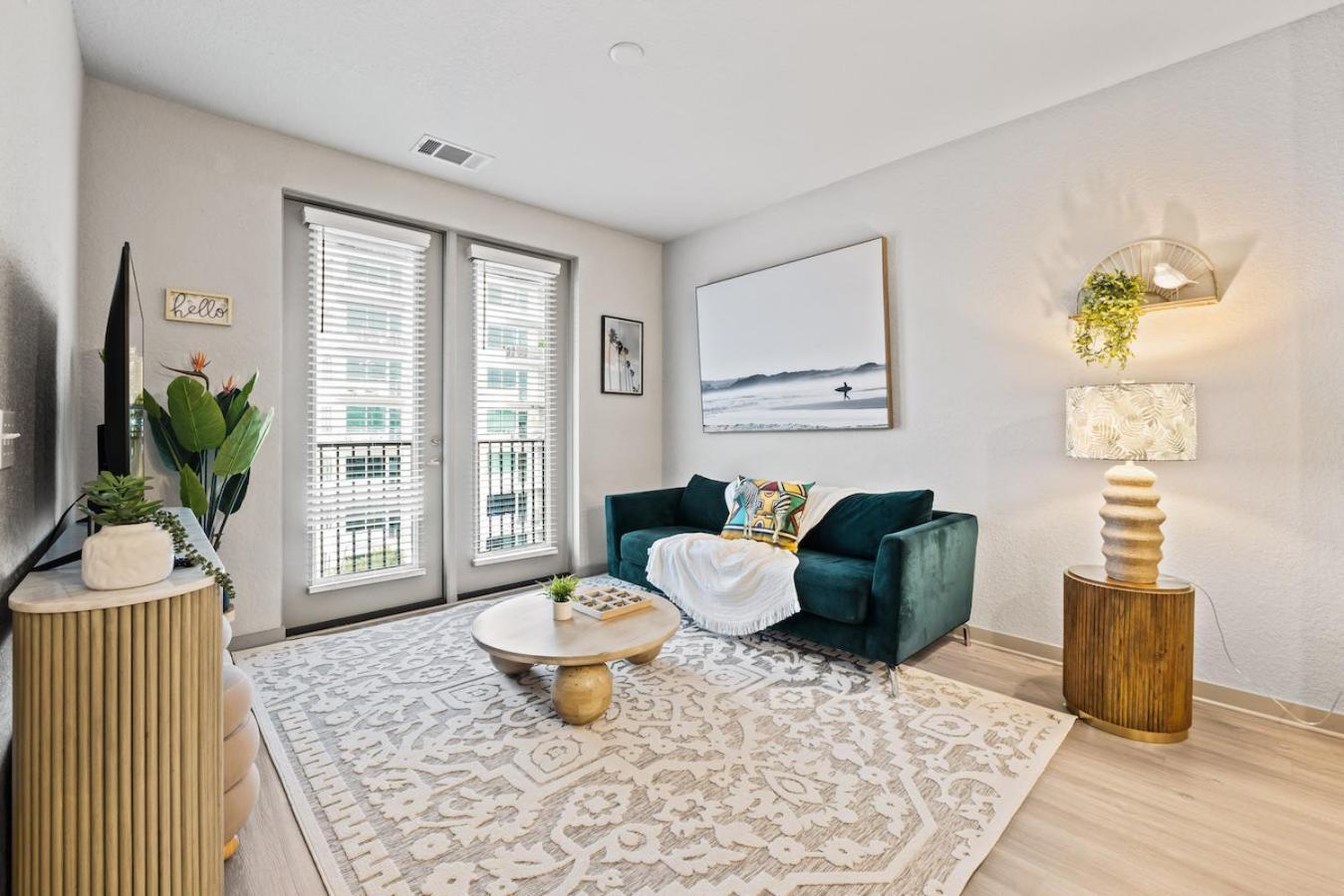 Tropical Field 1 Bed In Downtown With Free Parking Appartement Sint-Petersburg Buitenkant foto