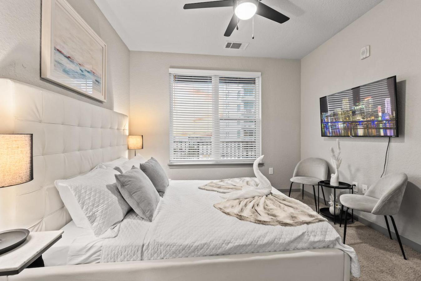 Tropical Field 1 Bed In Downtown With Free Parking Appartement Sint-Petersburg Buitenkant foto