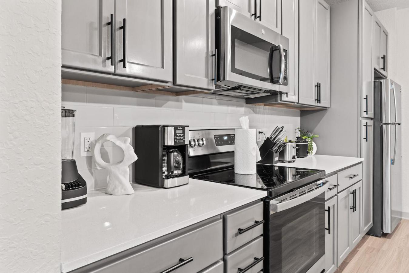 Tropical Field 1 Bed In Downtown With Free Parking Appartement Sint-Petersburg Buitenkant foto